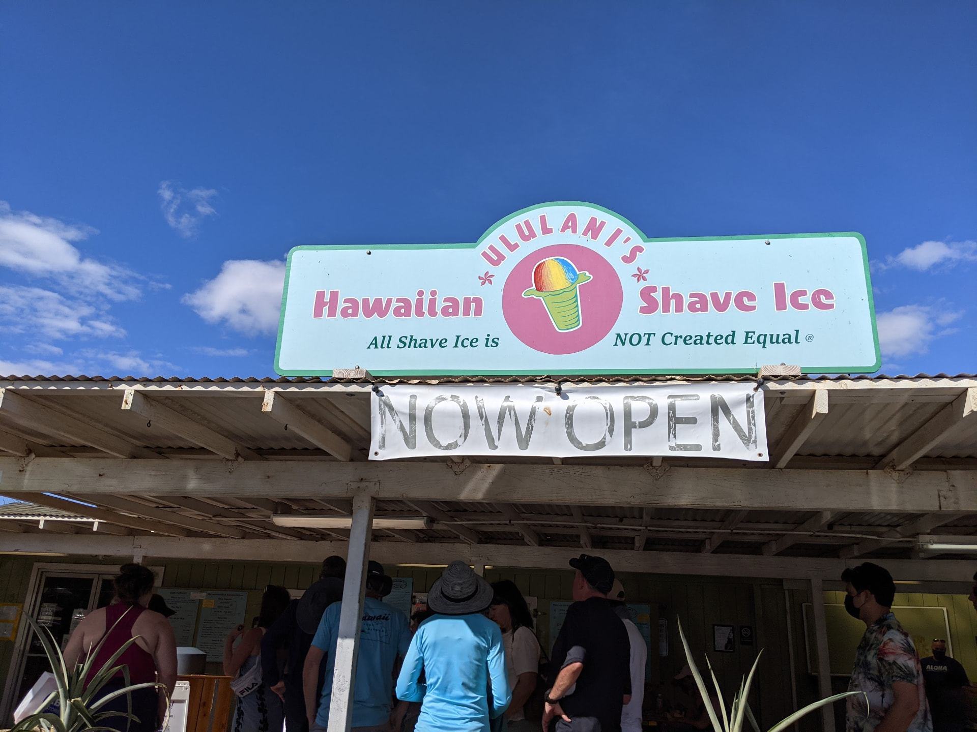 Popular Hawaiian shave ice stand